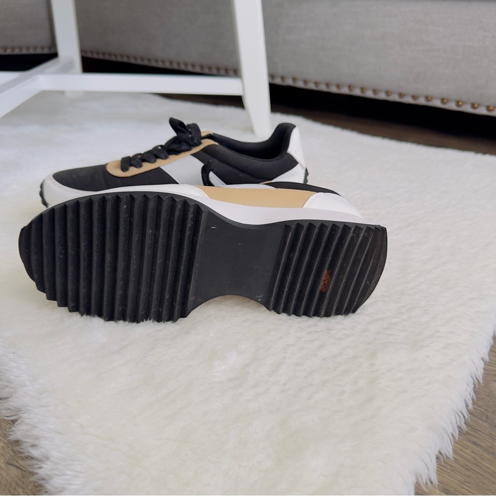 DV by Dolce Vita Black and Tan Sneakers - Picture 9 of 10